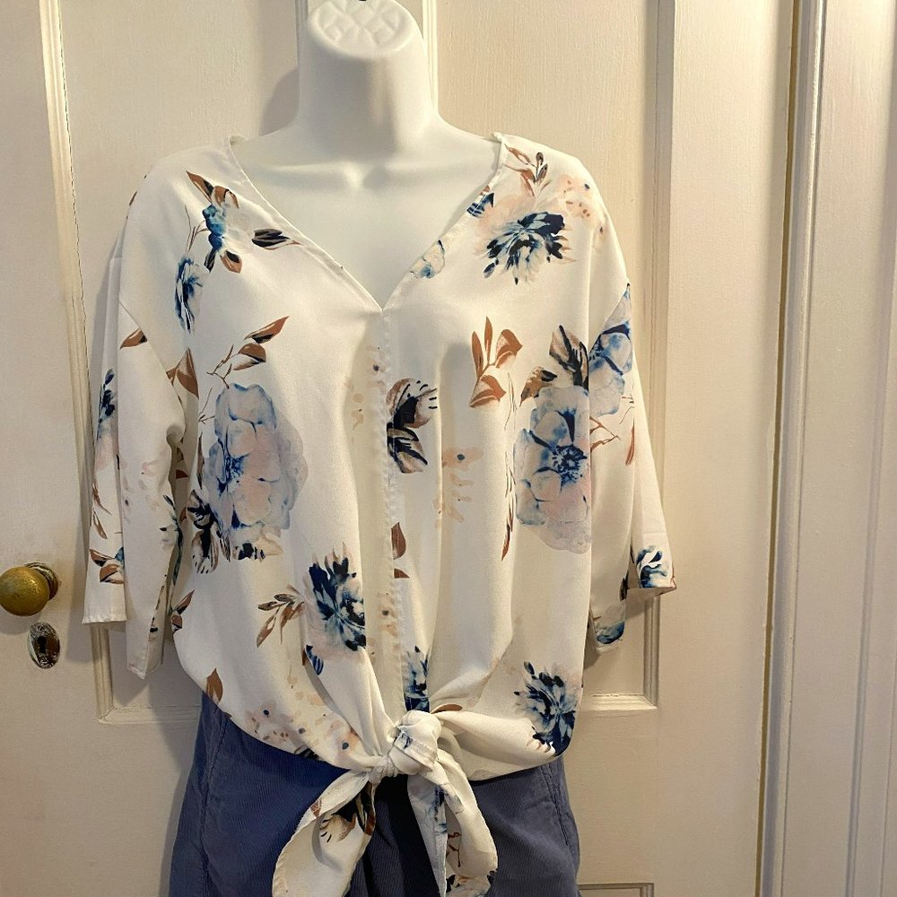 NWT Women's SHEIN Floral V-neck, Tie Knot Blouse, Size S